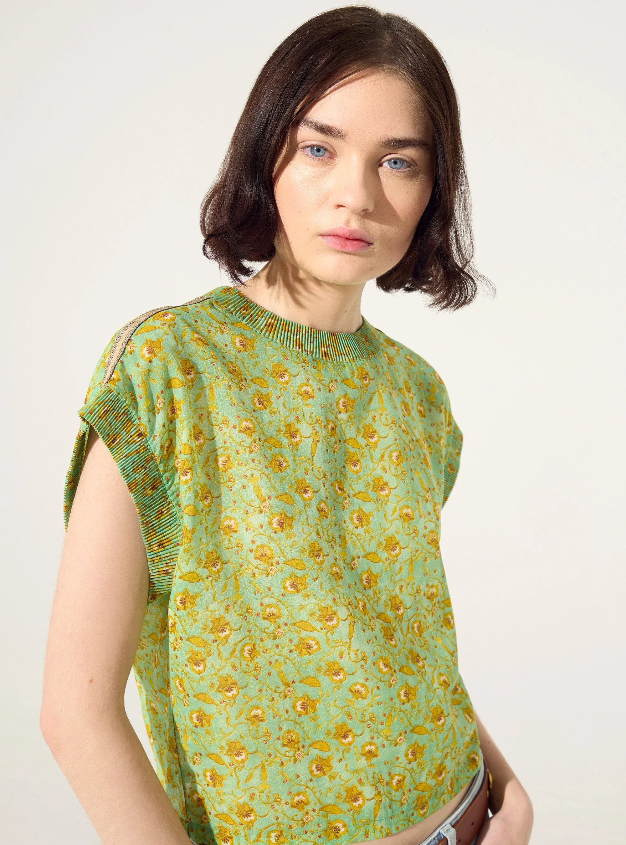 Blouse ajustée plissée imprimée en coton vert - Image 3