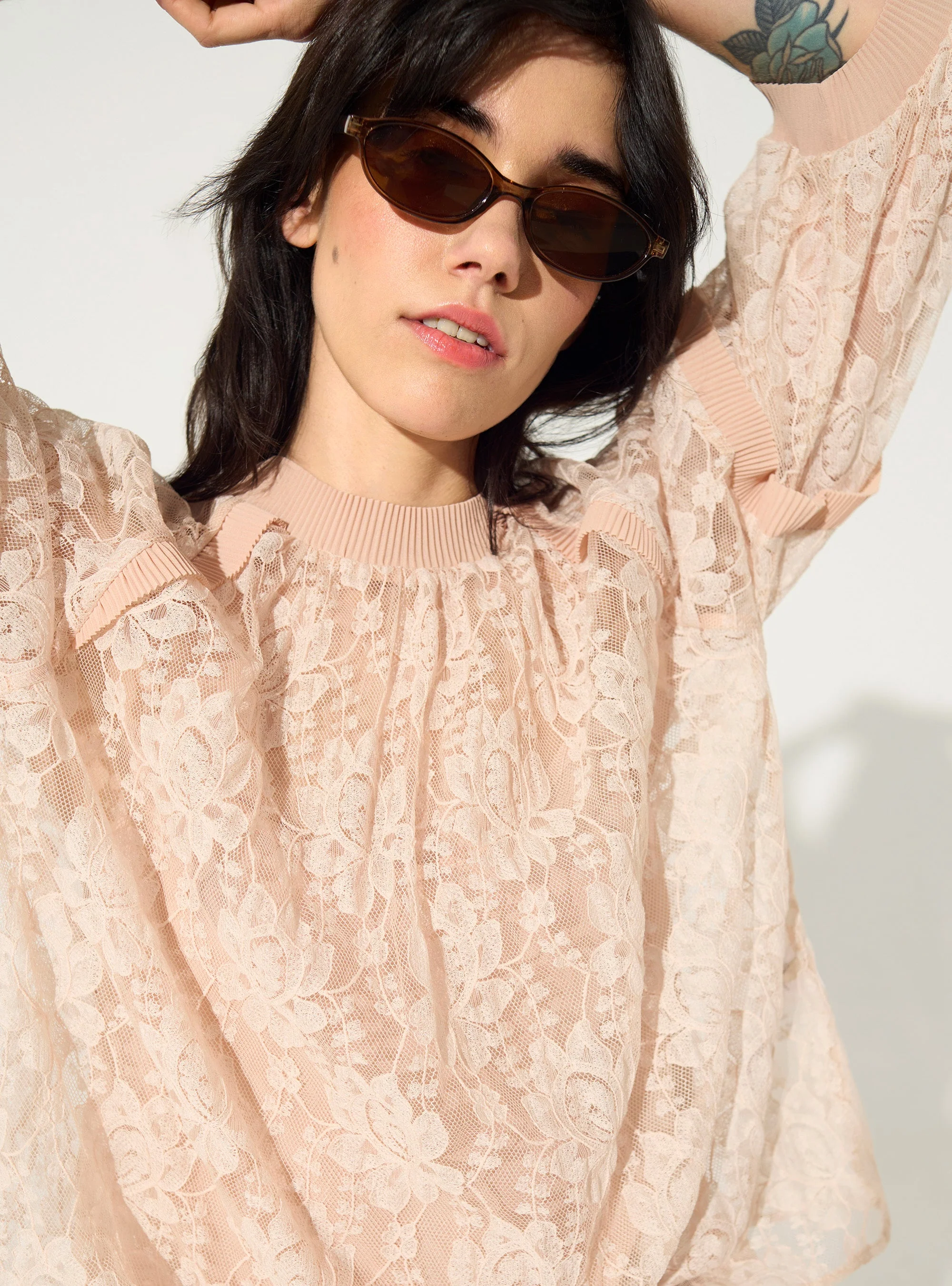 Blouse en dentelle ample plissée rose - Image 4