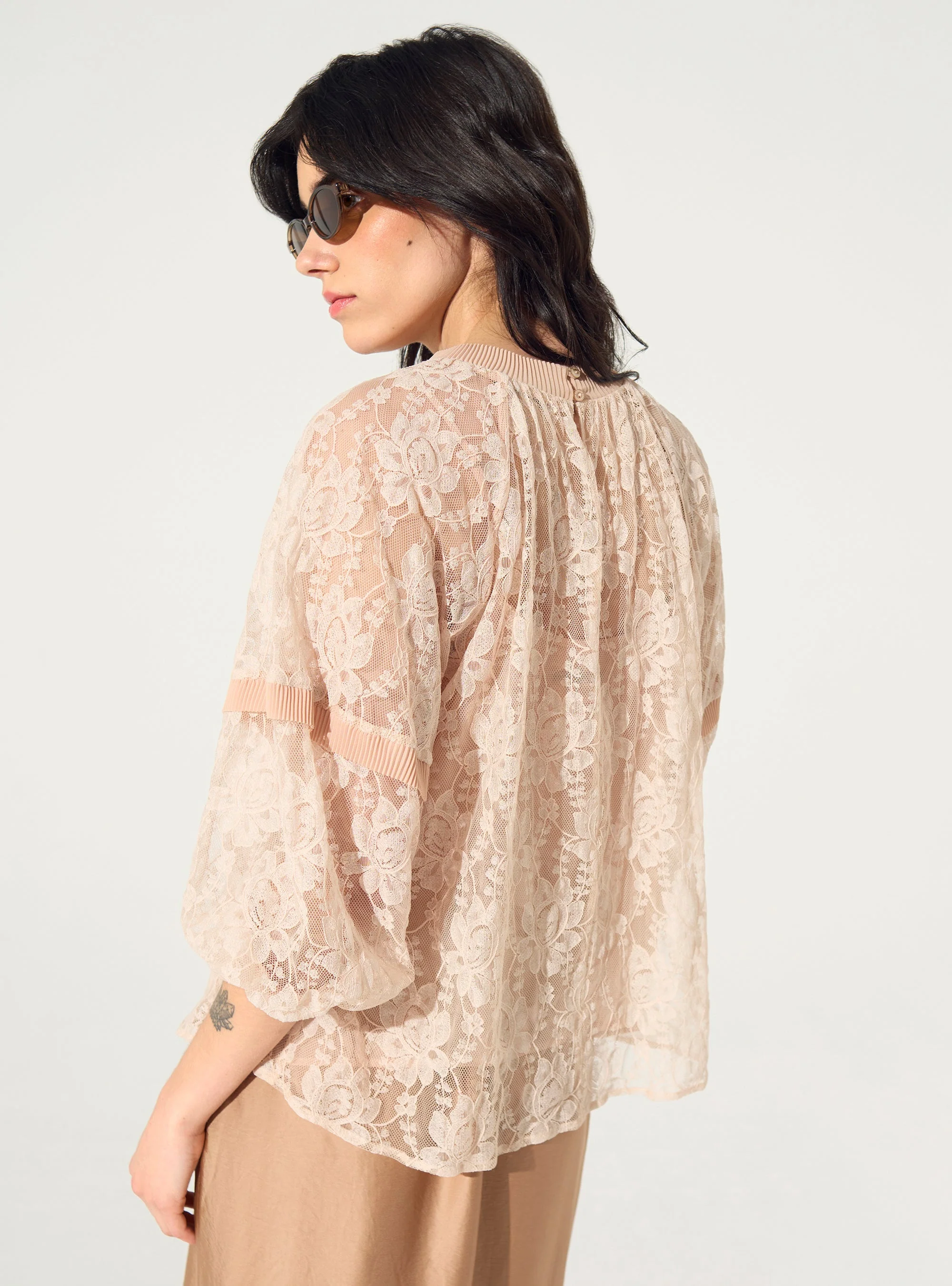 Blouse en dentelle ample plissée rose - Image 5