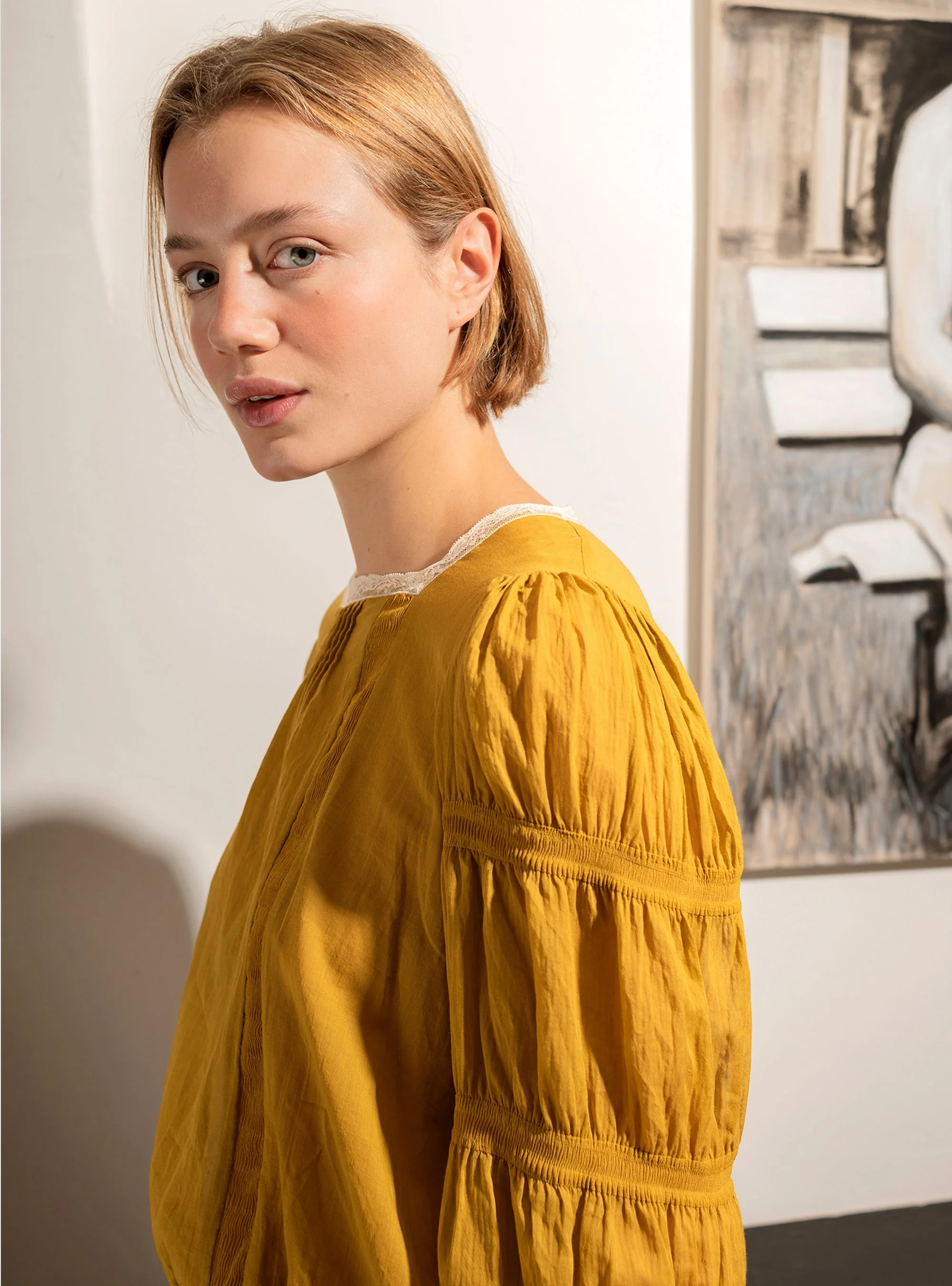 Blouse plissée et Dentelle de Calais-Caudry® ocre jaune