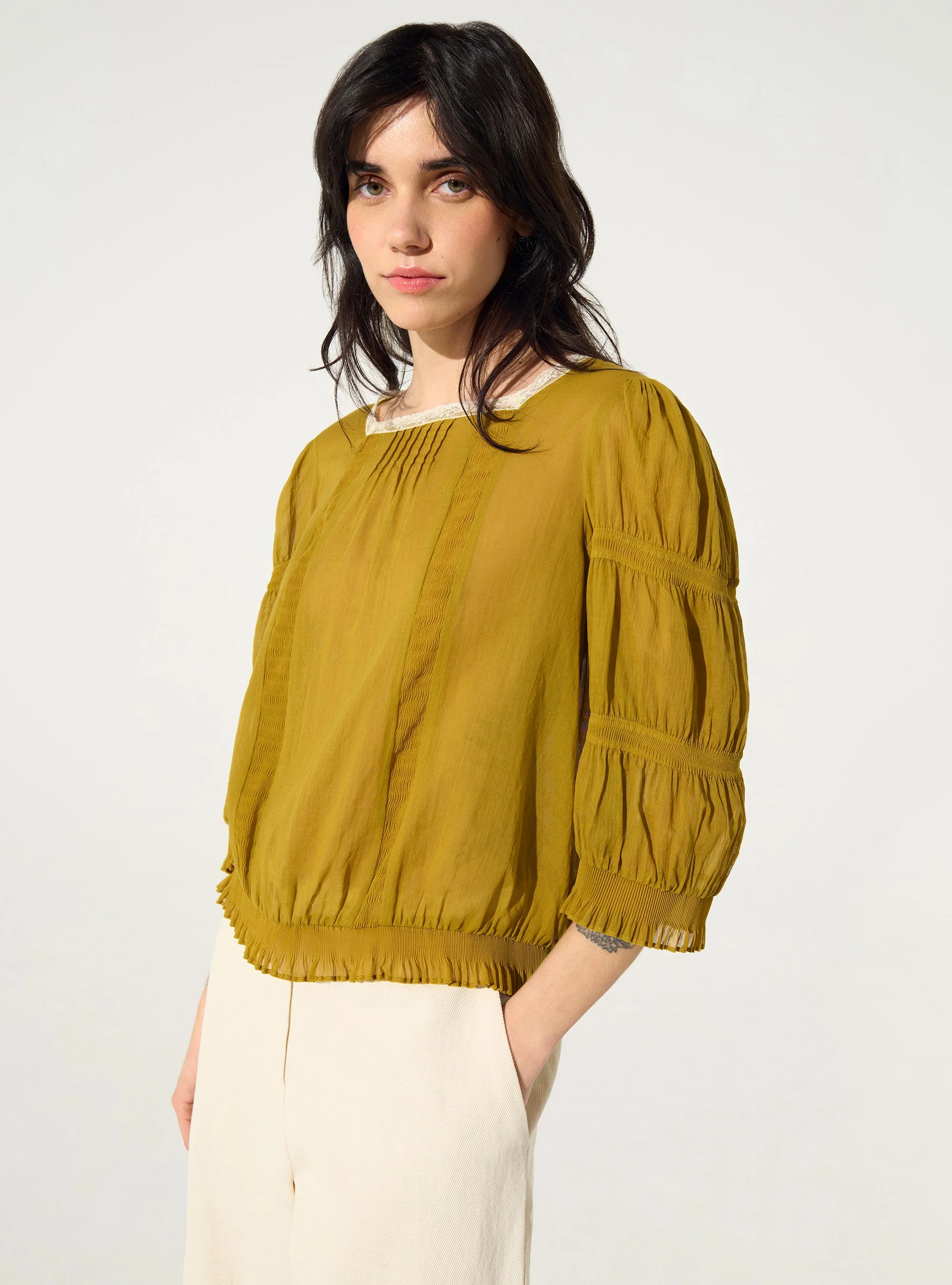 Blouse plissée et Dentelle de Calais-Caudry® ocre jaune - Image 4