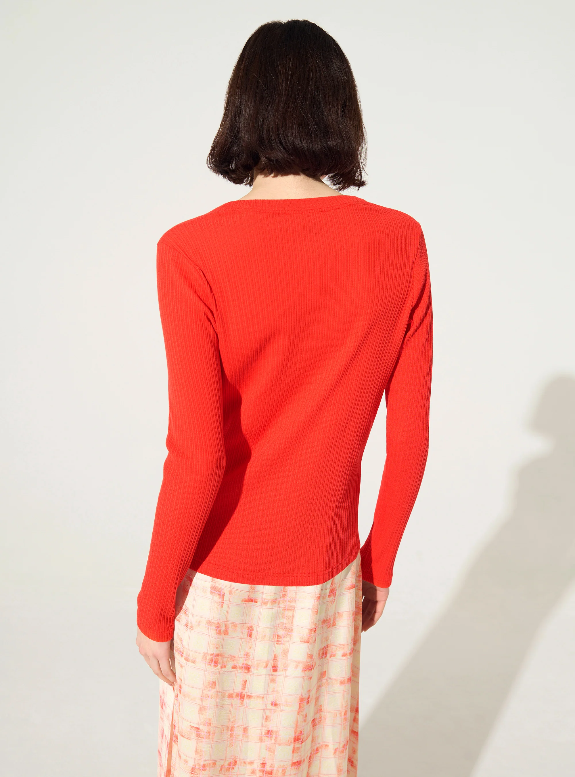 Cardigan ajusté plissé en coton rouge - Image 4