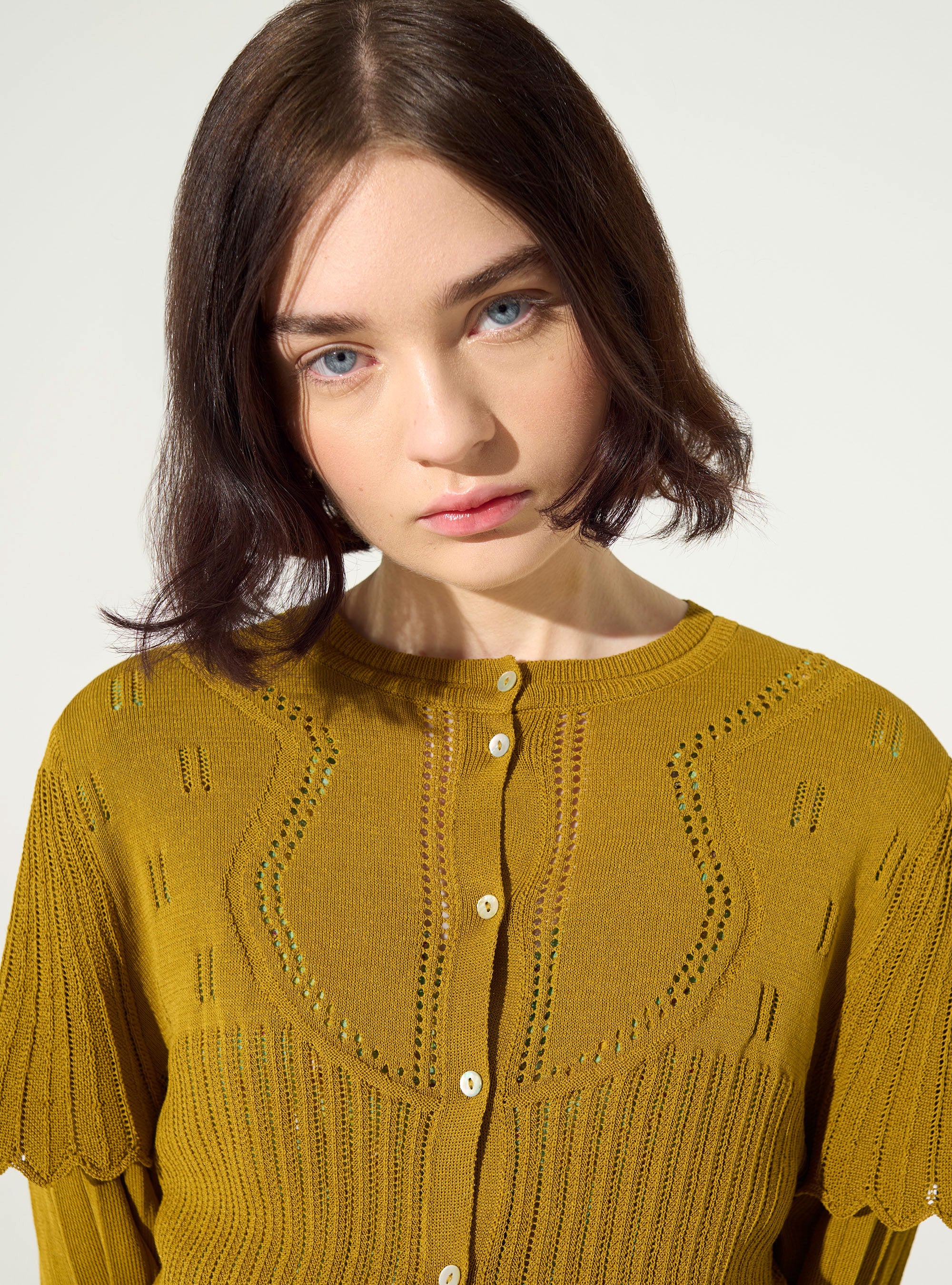 Cardigan plissé ocre jaune - Image 3