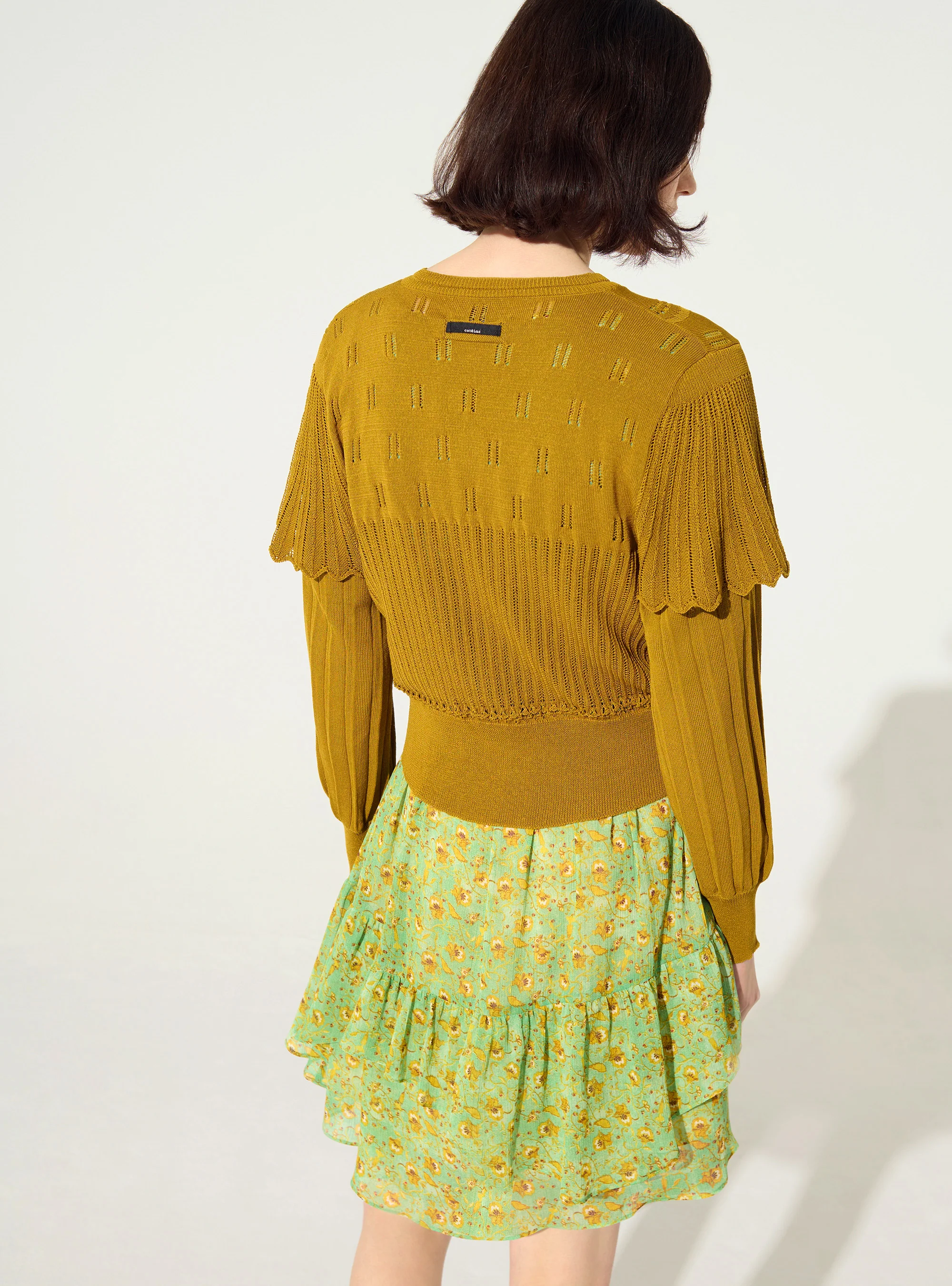 Cardigan plissé ocre jaune - Image 4