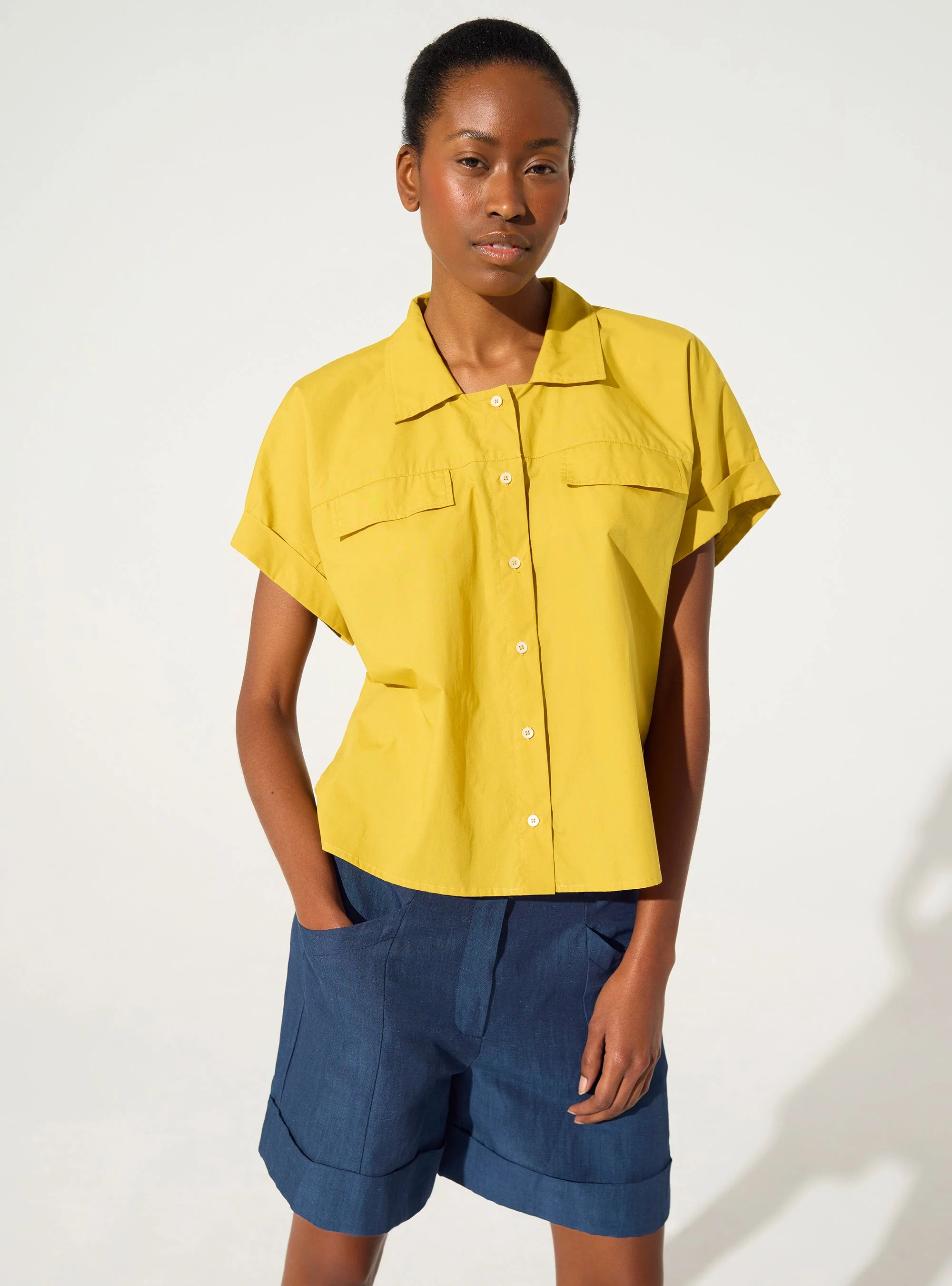 Chemise oversize en coton biologique jaune - Image 2