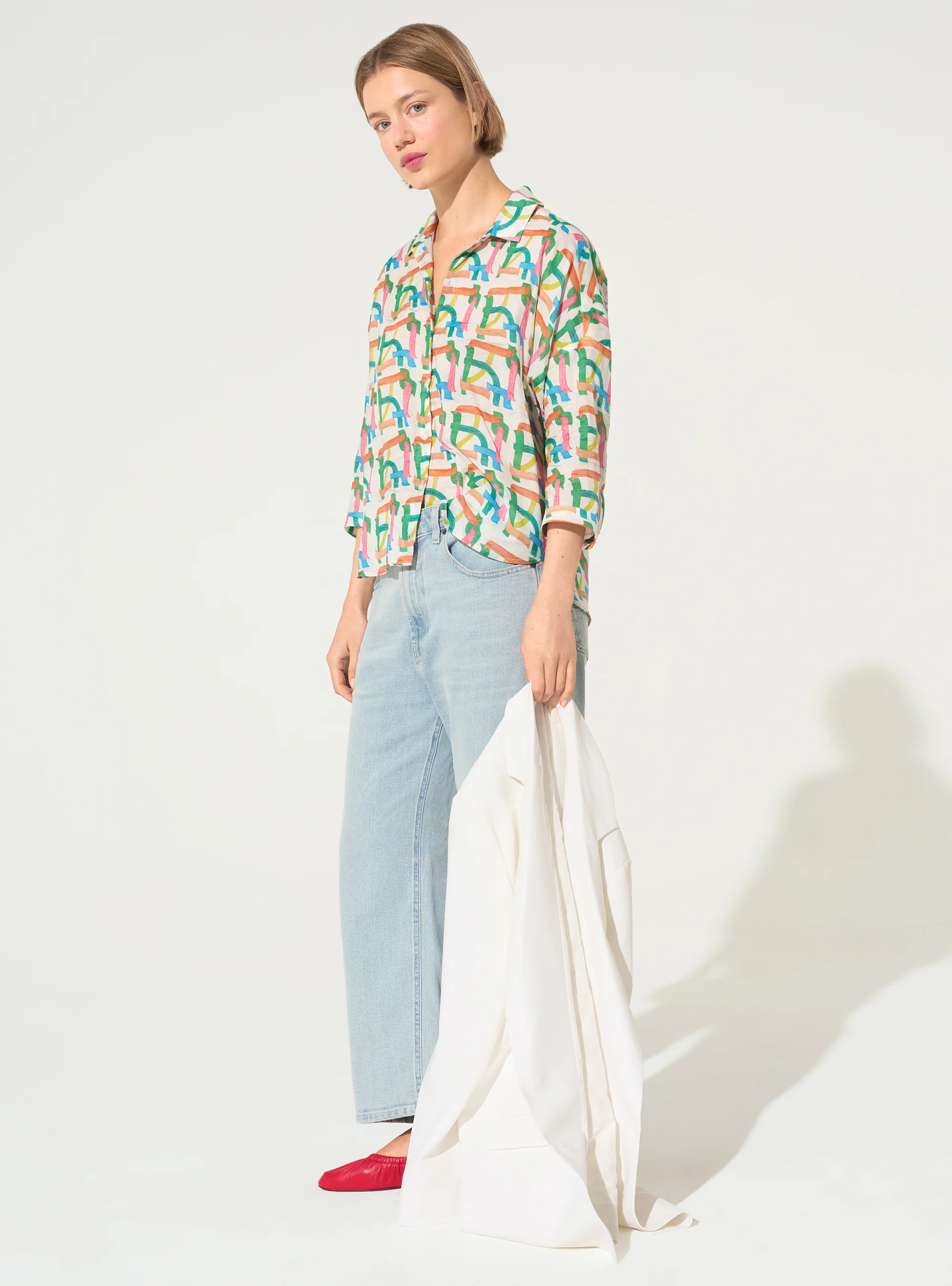 Chemise oversize imprimé maison en coton blanche - Image 3