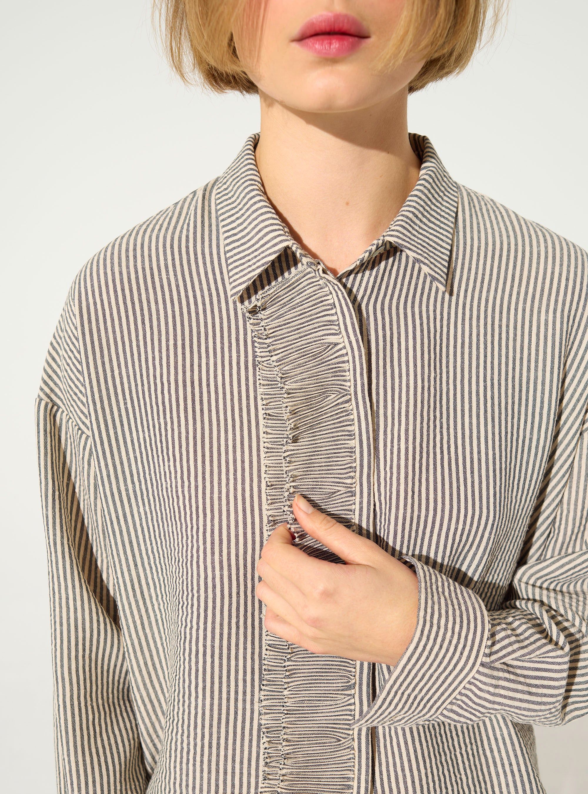 Chemise oversized plissée rayée - Image 4