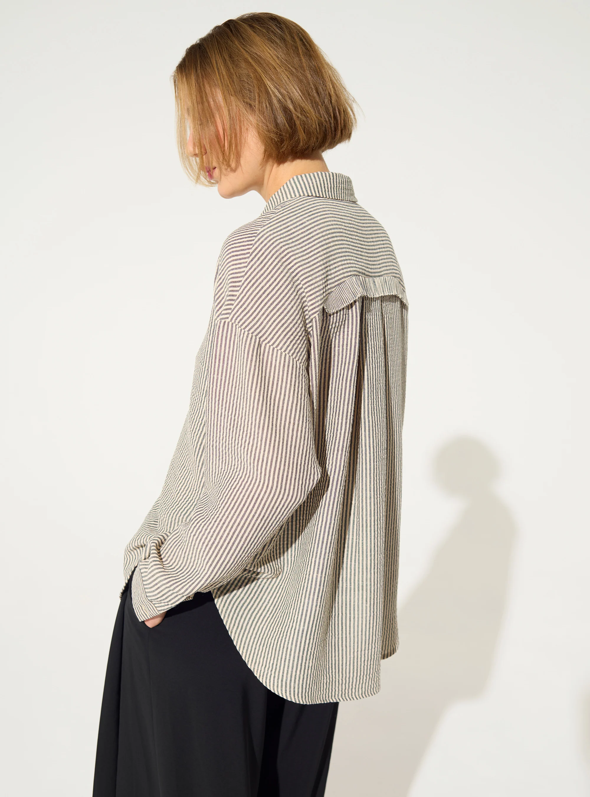 Chemise oversized plissée rayée - Image 5