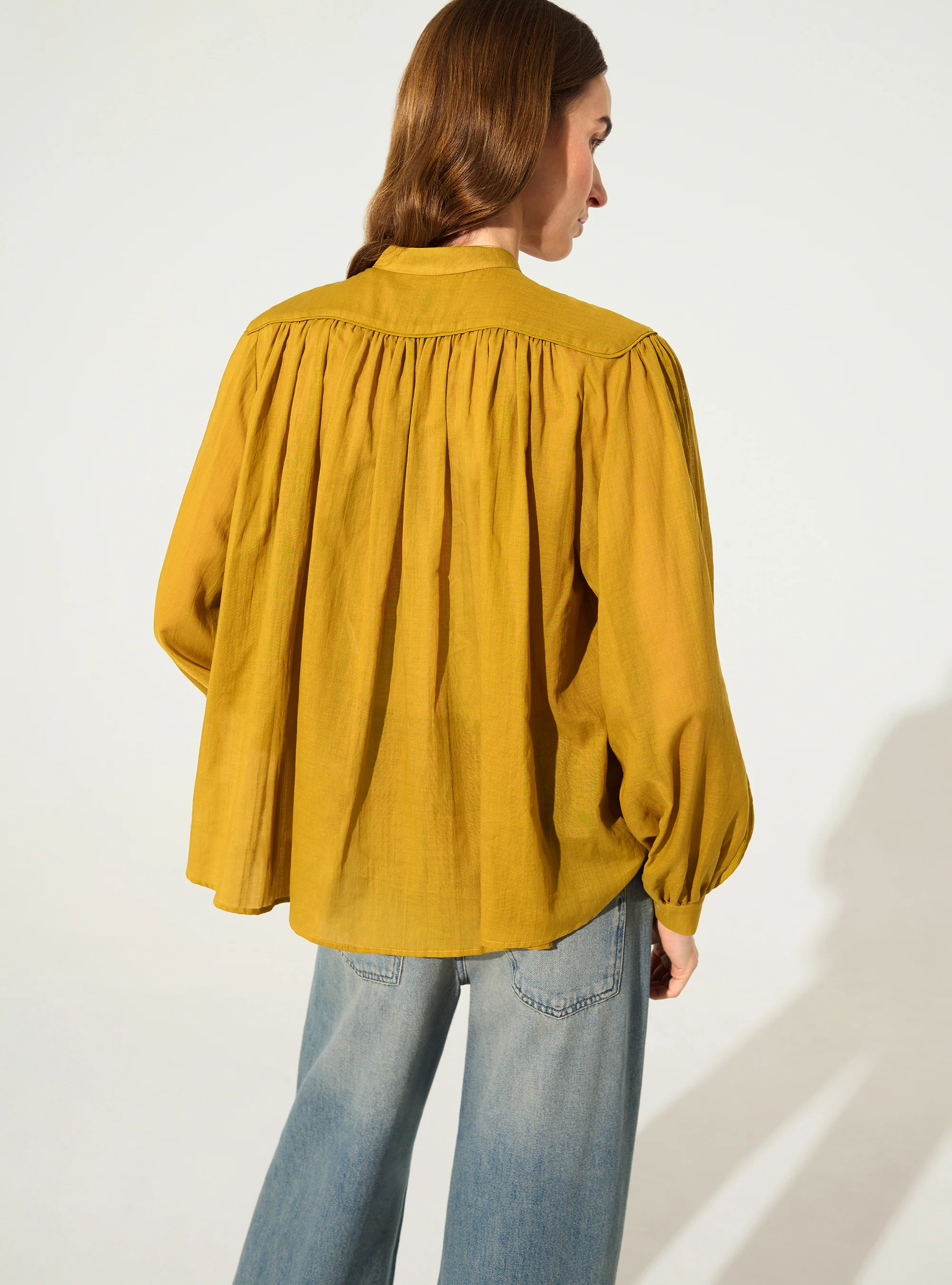 Chemise oversize plissée et Dentelle de Calais-Caudry® ocre jaune - Image 4