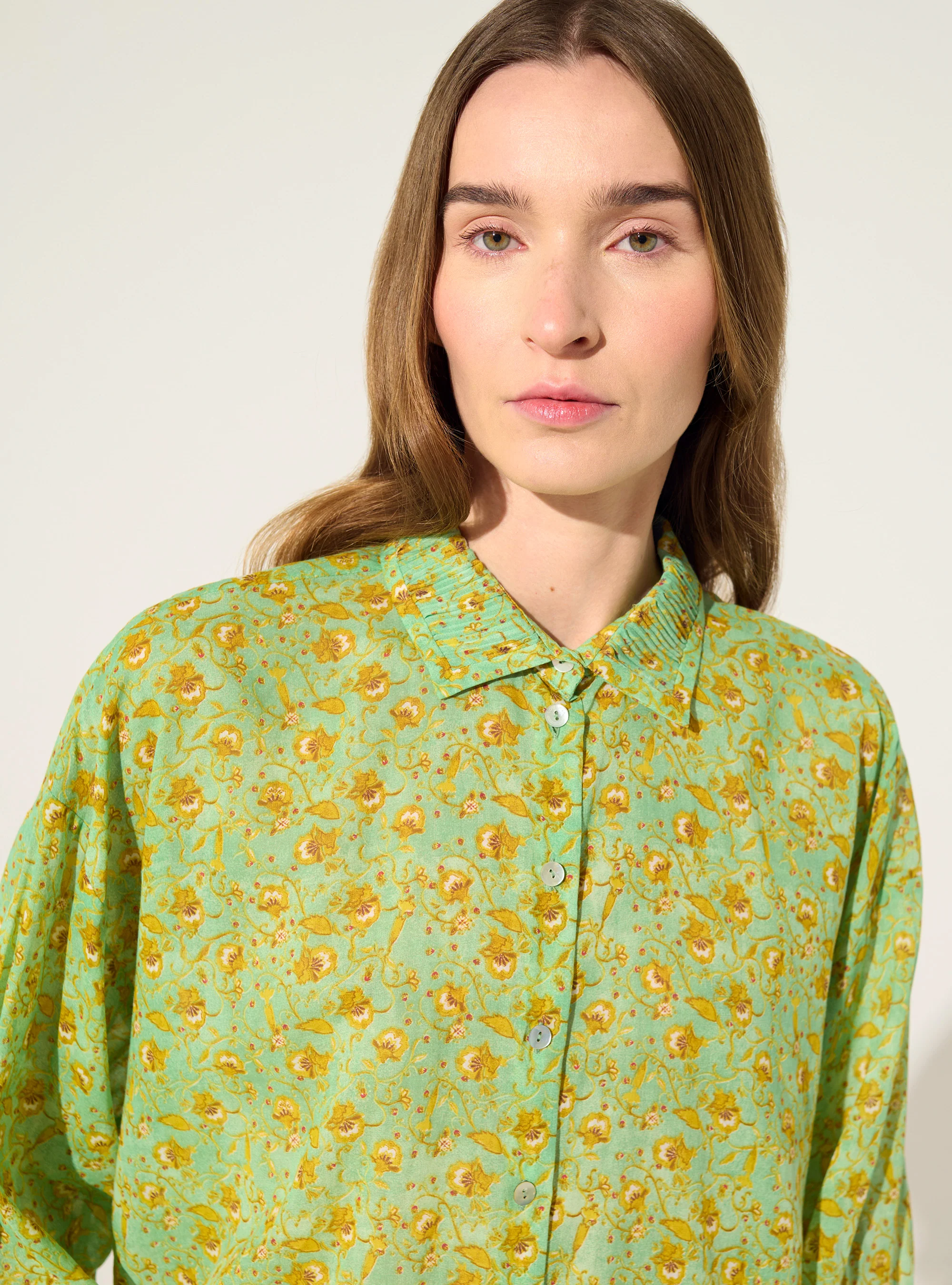 Chemise oversize plissée imprimée en coton vert - Image 3