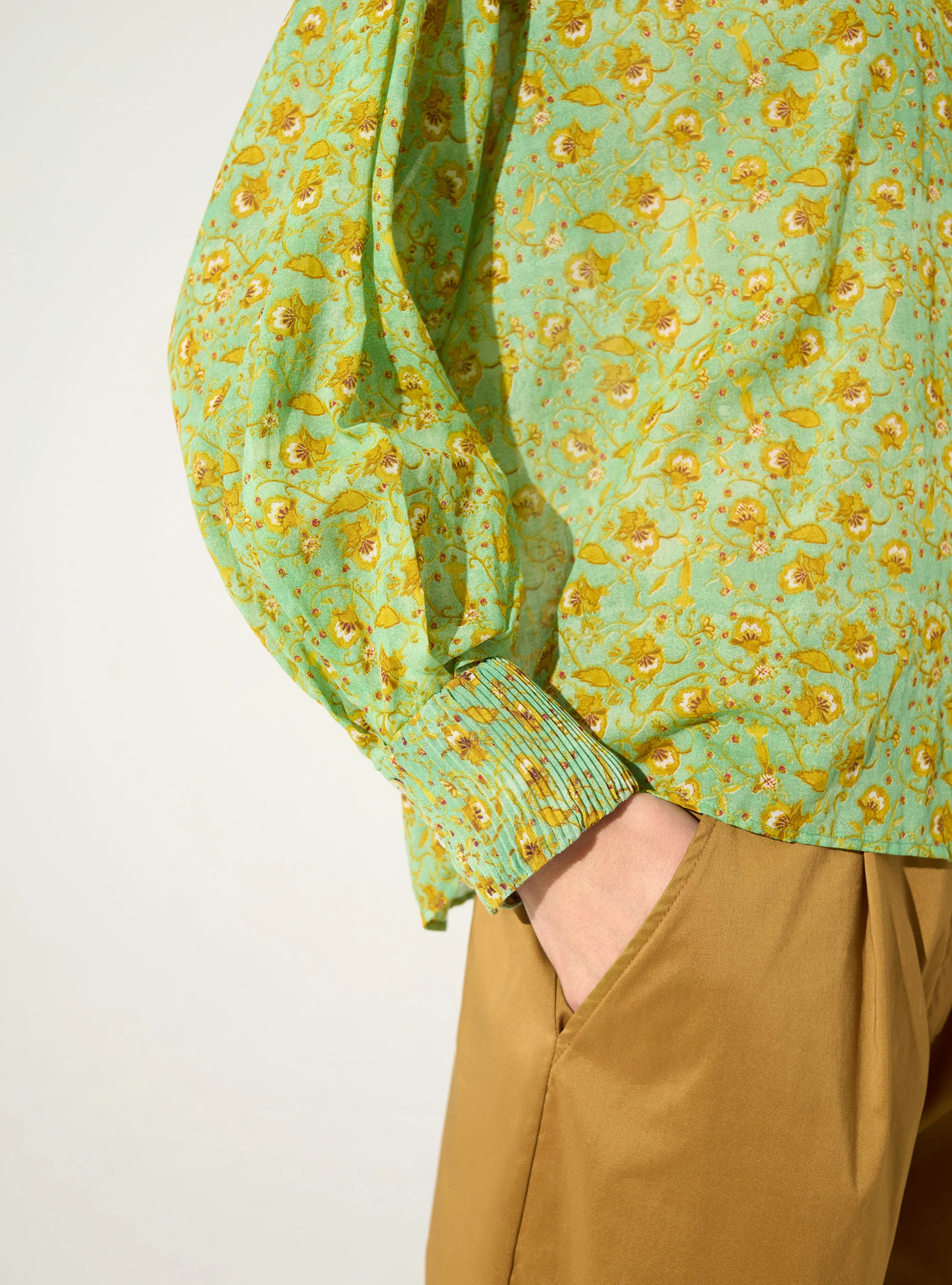 Chemise oversize plissée imprimée en coton vert - Image 4