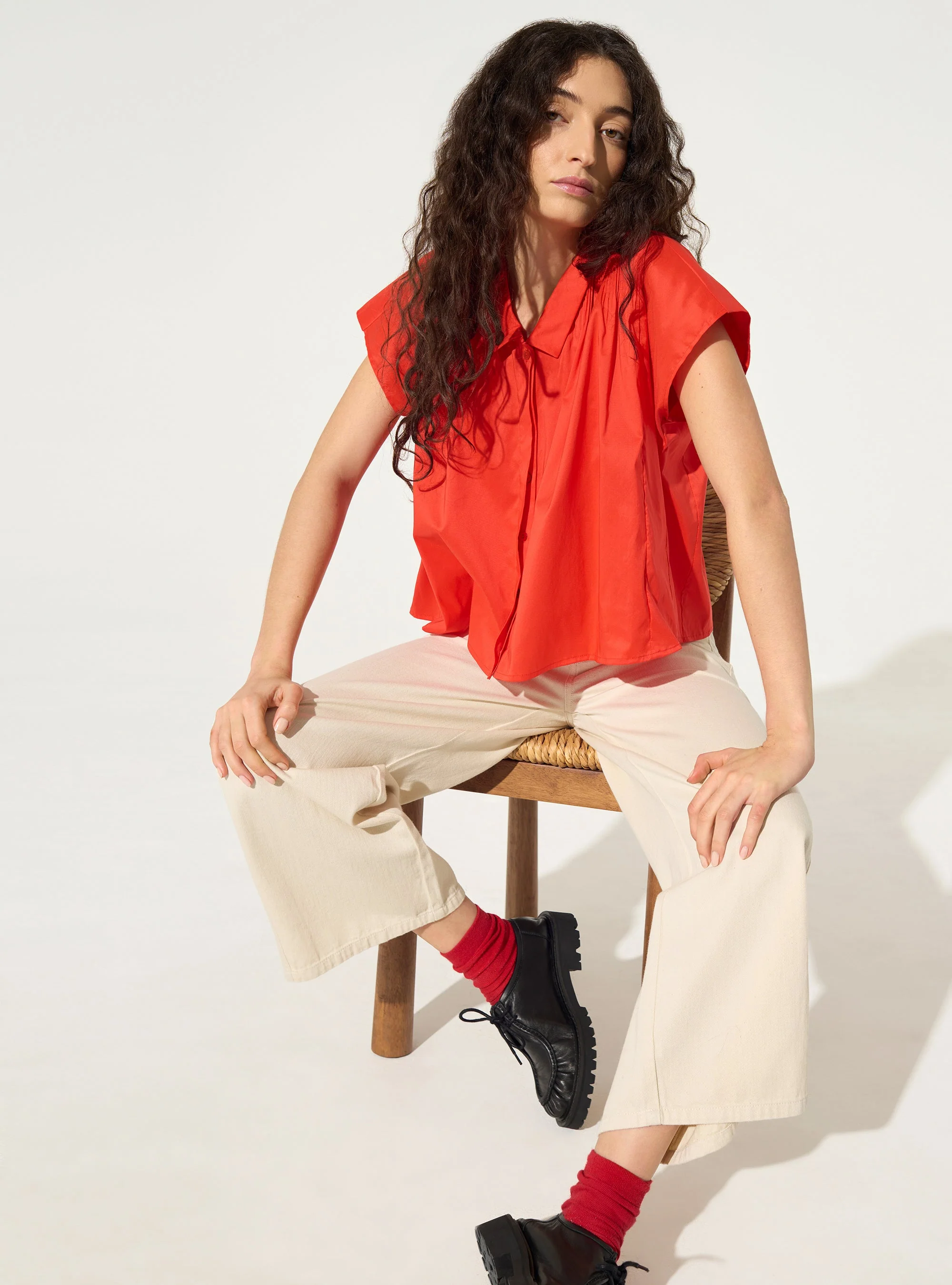 Chemise plissée en coton rouge