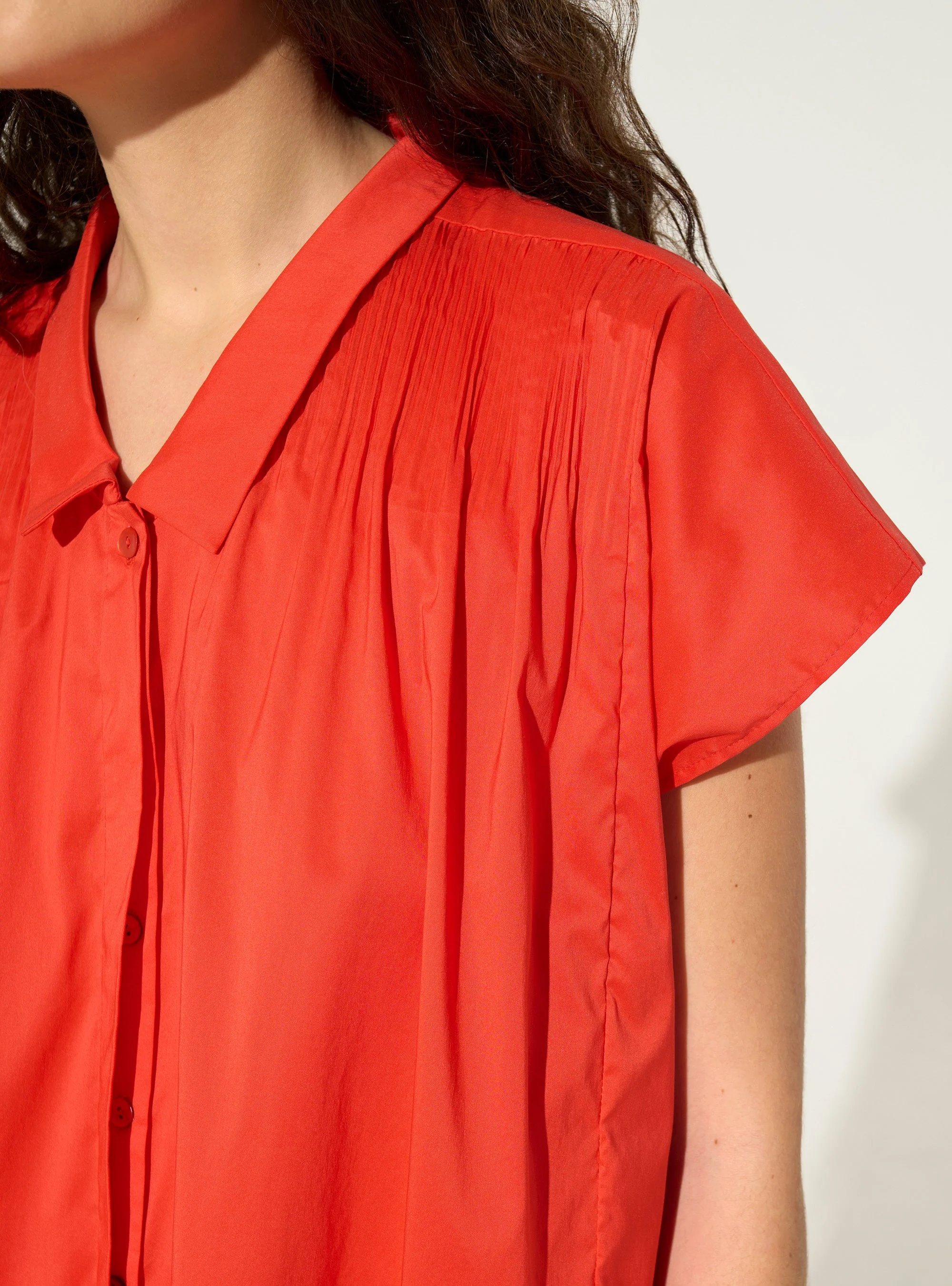 Chemise plissée en coton rouge - Image 3