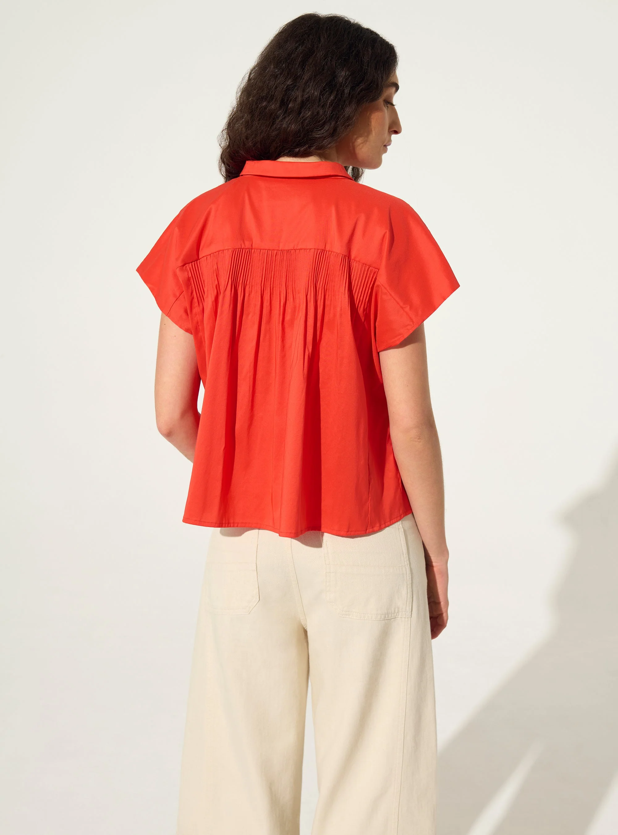 Chemise plissée en coton rouge - Image 4