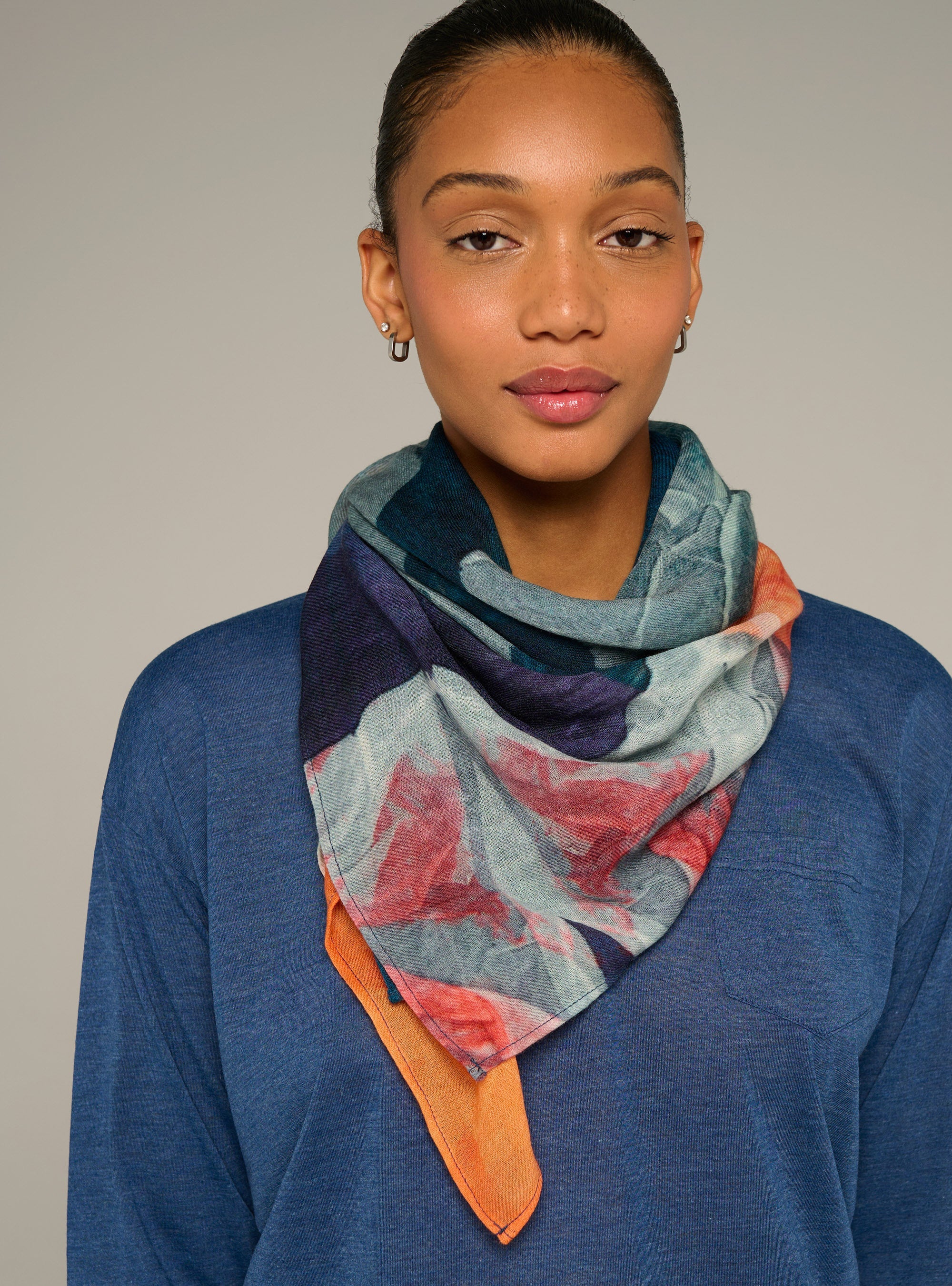 Foulard grand format en laine imprimé