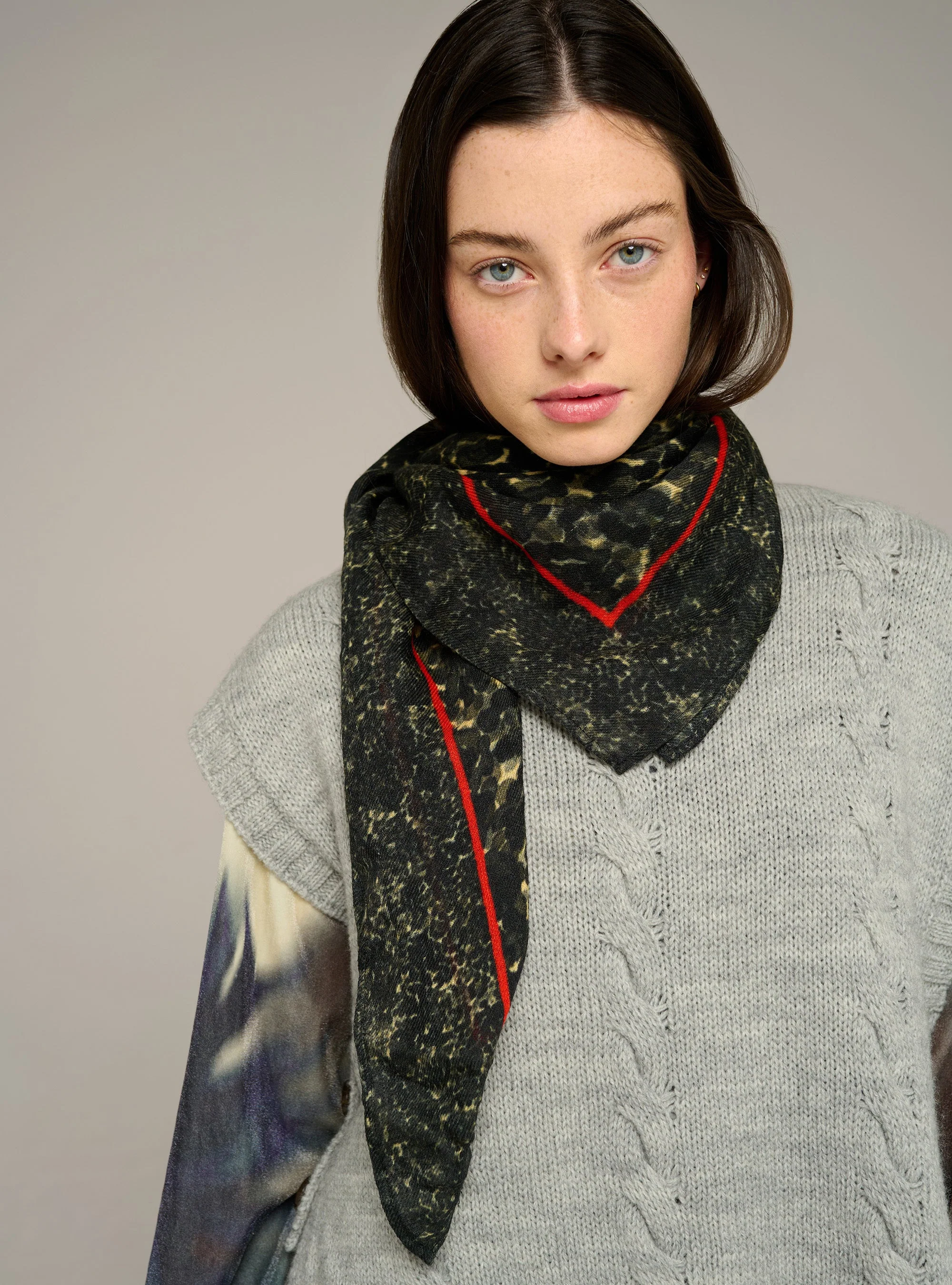 Foulard grand format en laine imprimé