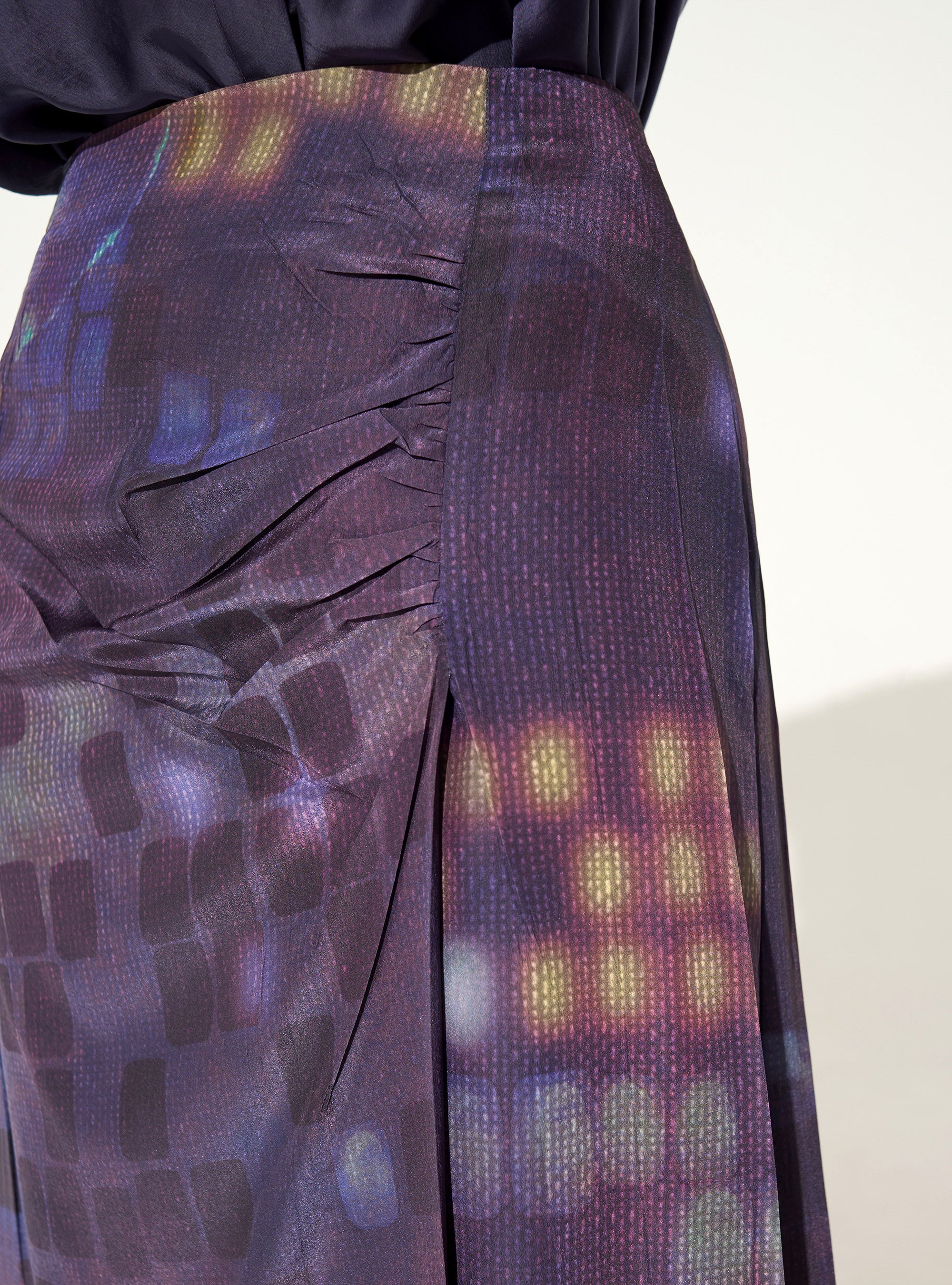 Jupe midi plissée imprimé maison violette - Image 3
