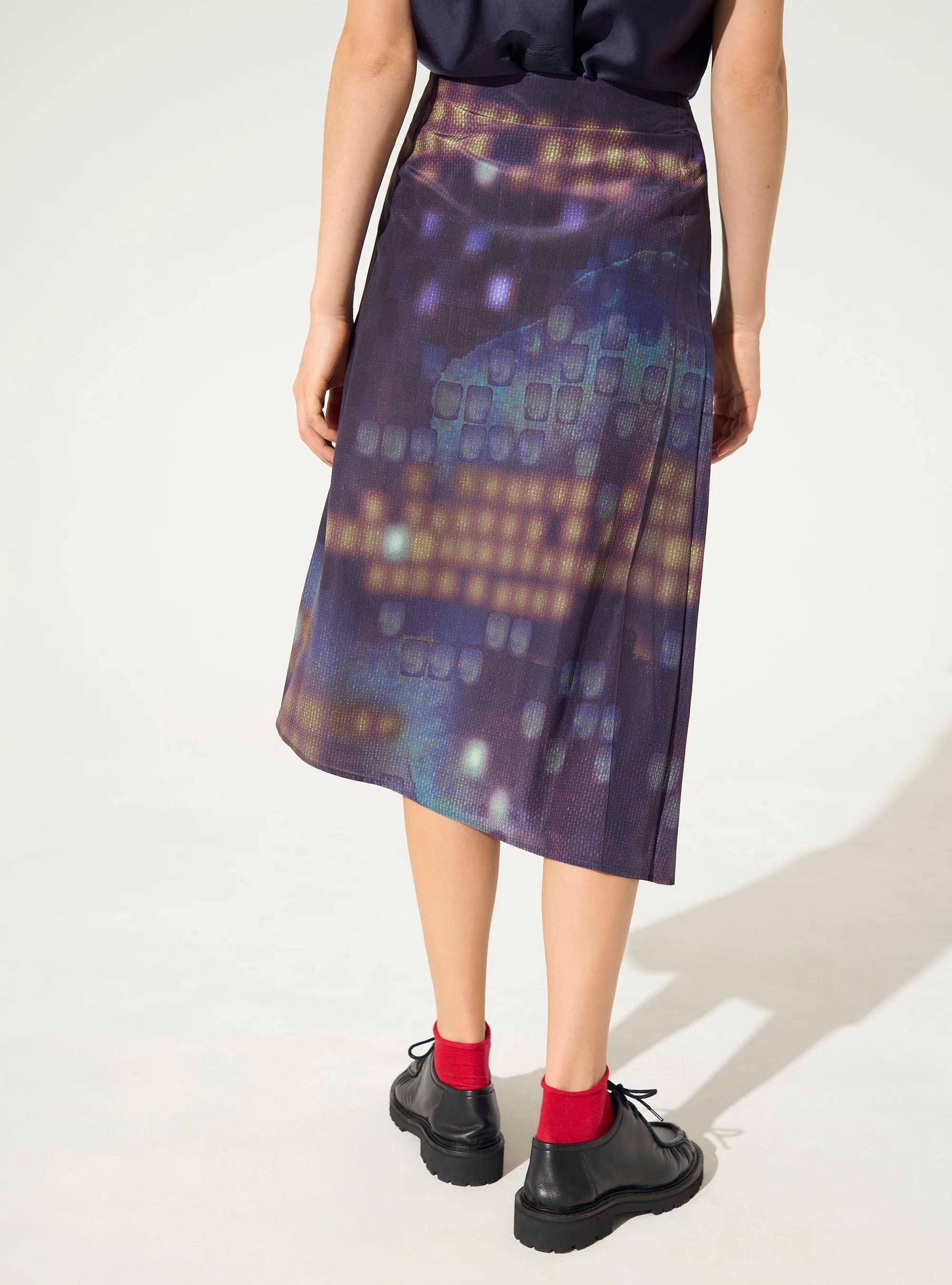 Jupe midi plissée imprimé maison violette - Image 4