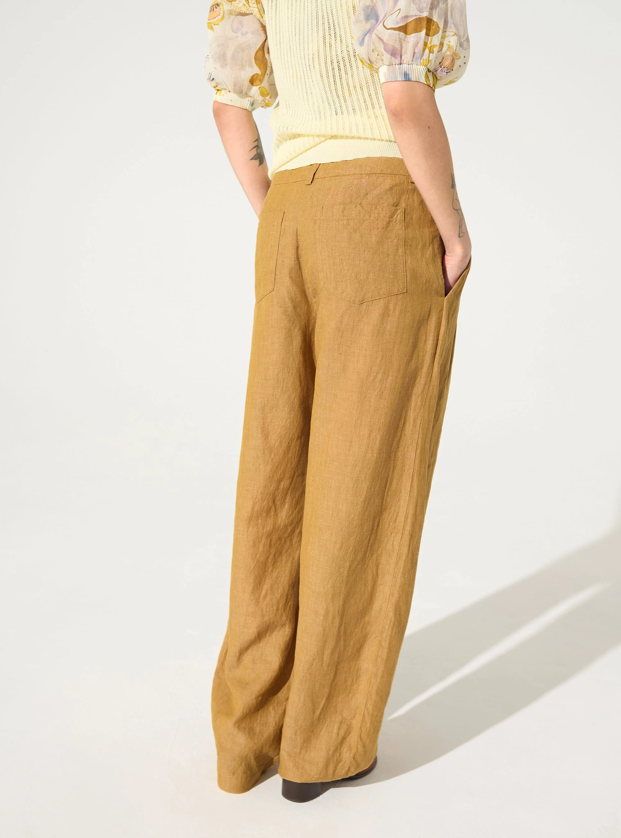 Pantalon en lin et en coton marron - Image 4