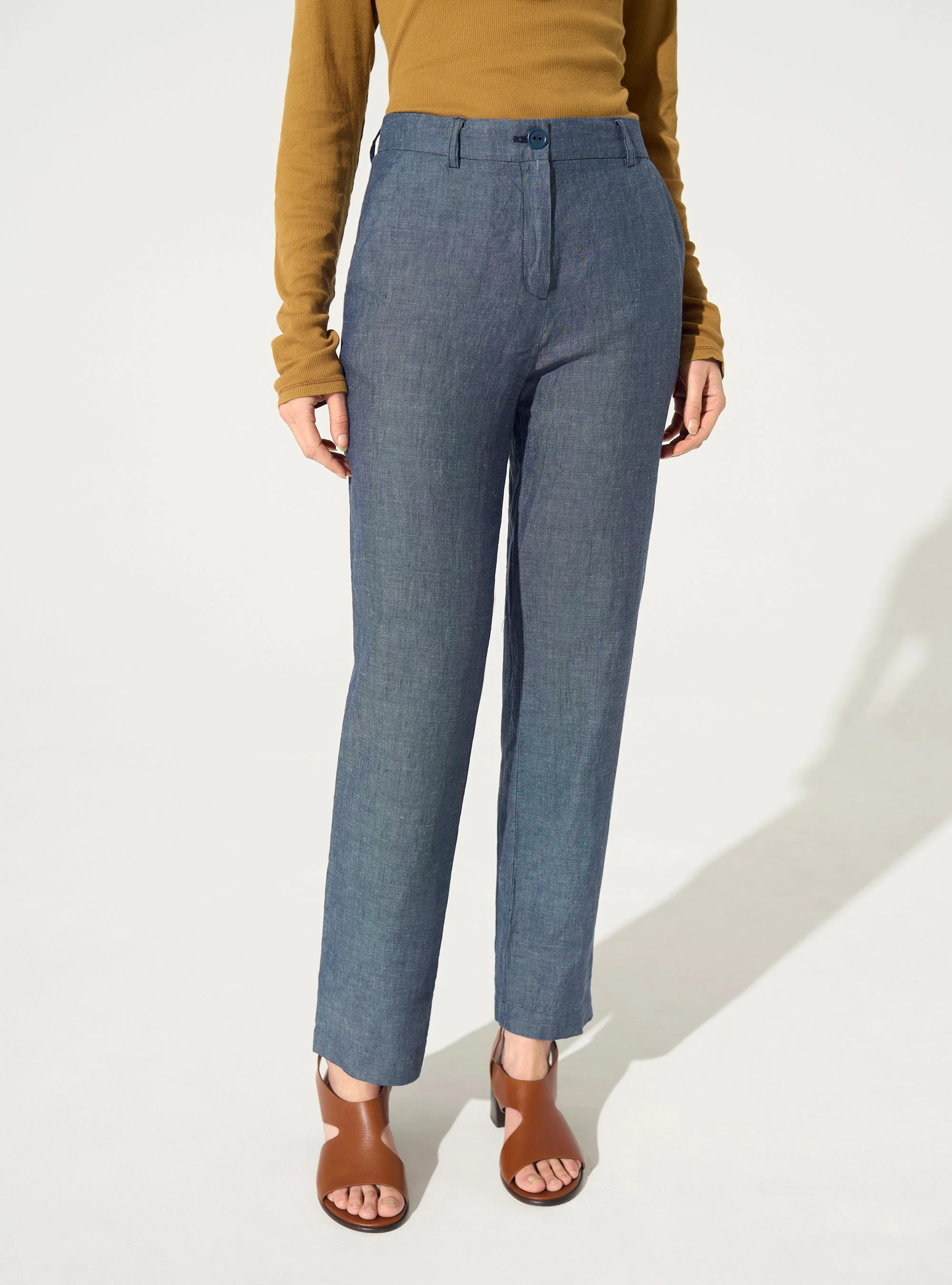 Pantalon droit en lin et coton bleu - Image 2