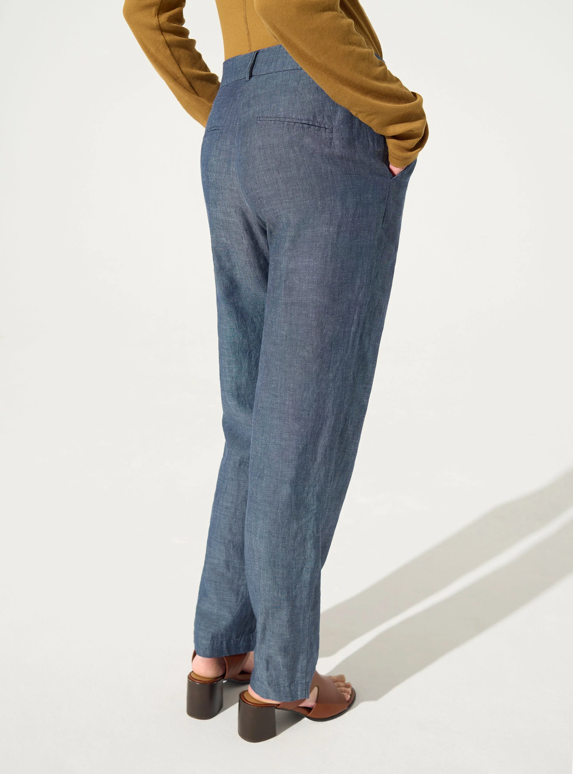 Pantalon droit en lin et coton bleu - Image 4