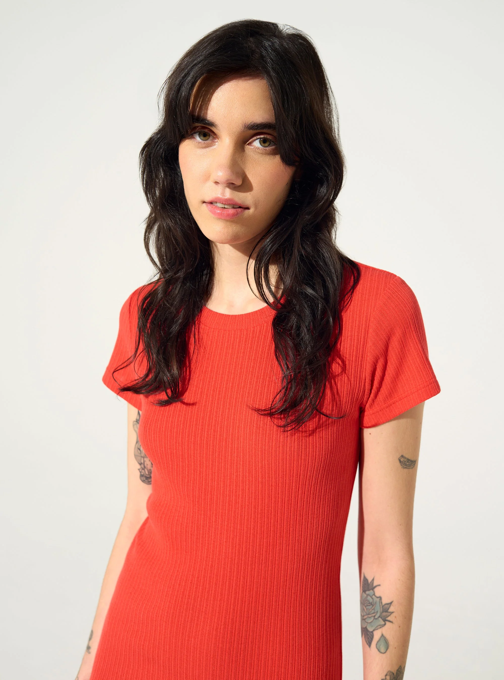 Robe ajustée plissée en coton rouge - Image 3