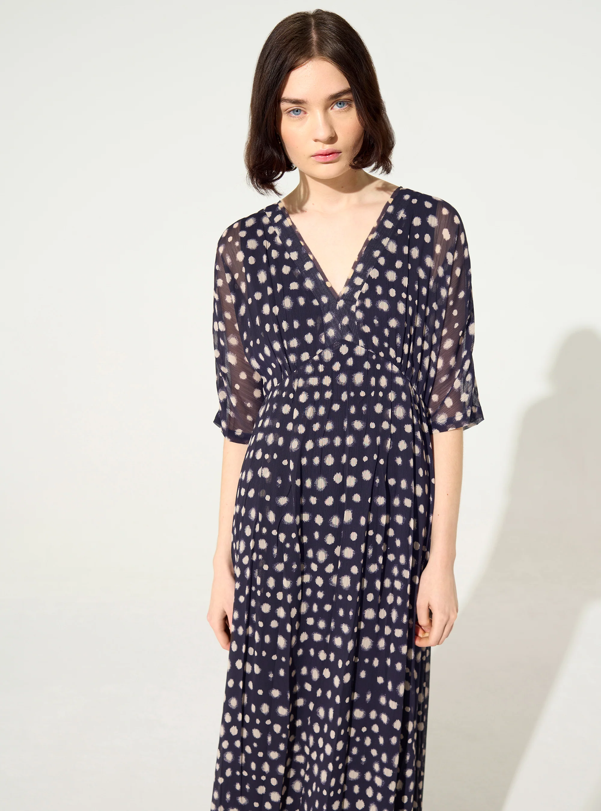 Robe ajustée plissée imprimé maison violette - Image 3