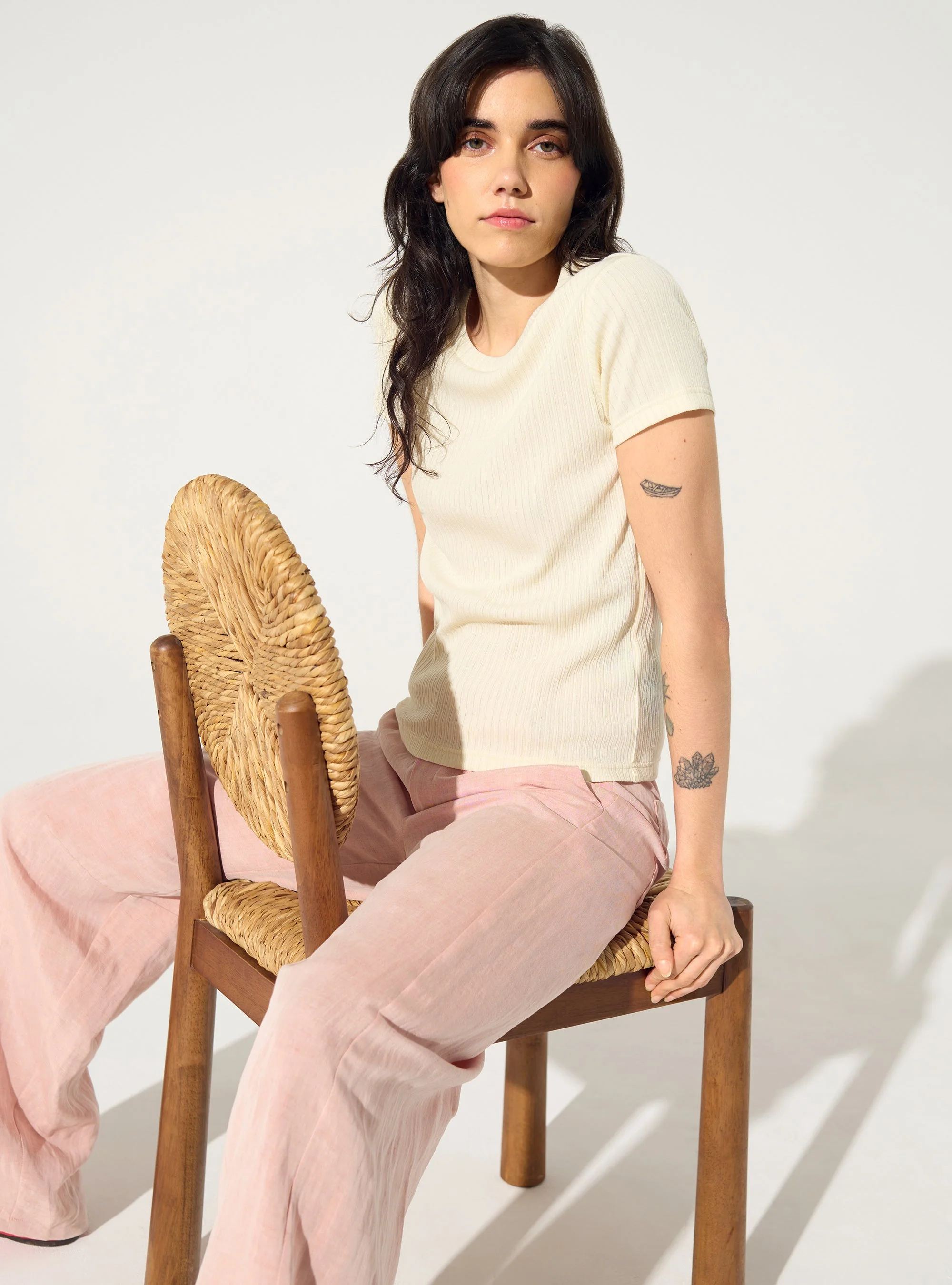T-shirt ajusté plissé en coton blanc