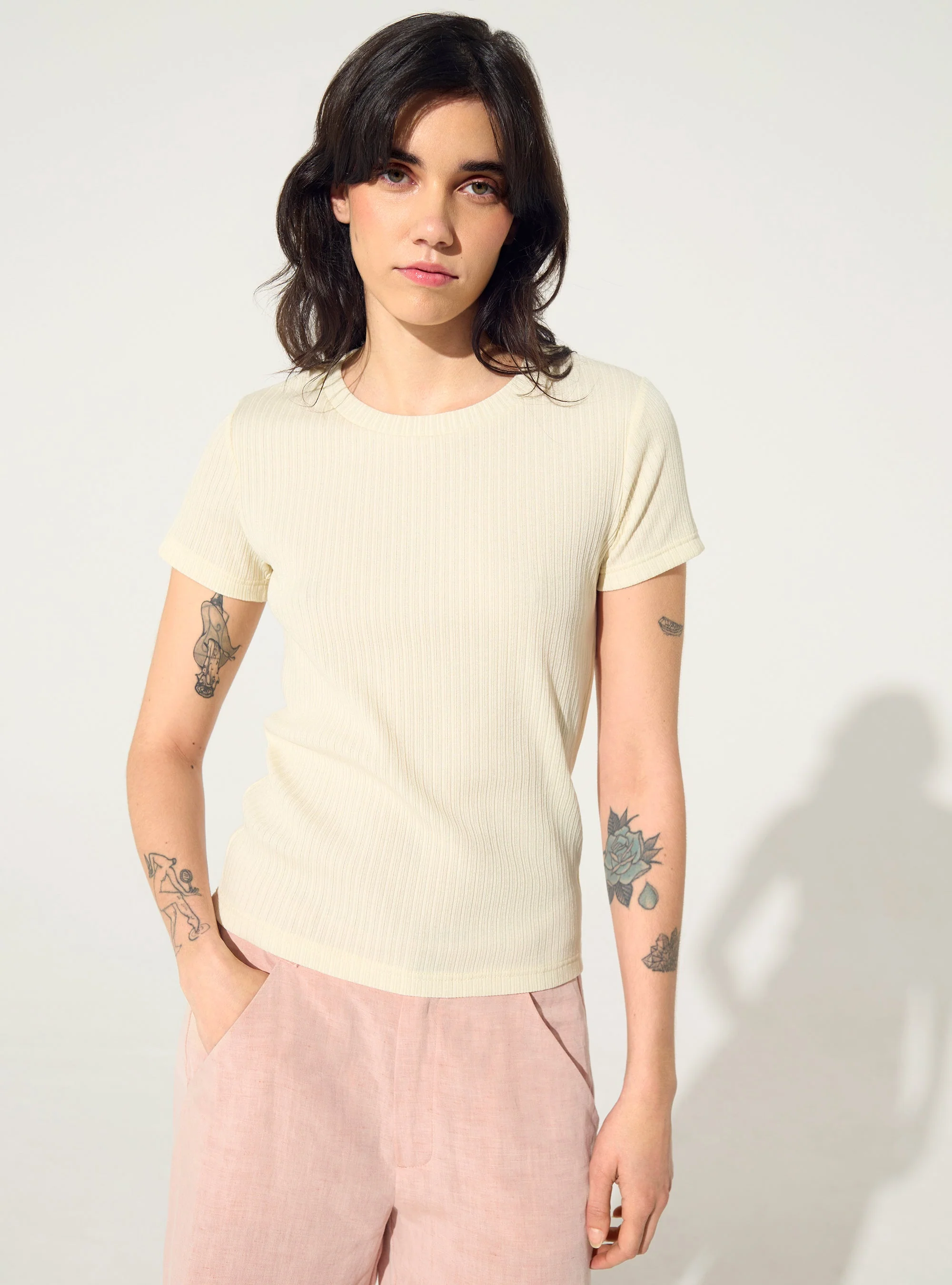 T-shirt ajusté plissé en coton blanc - Image 2