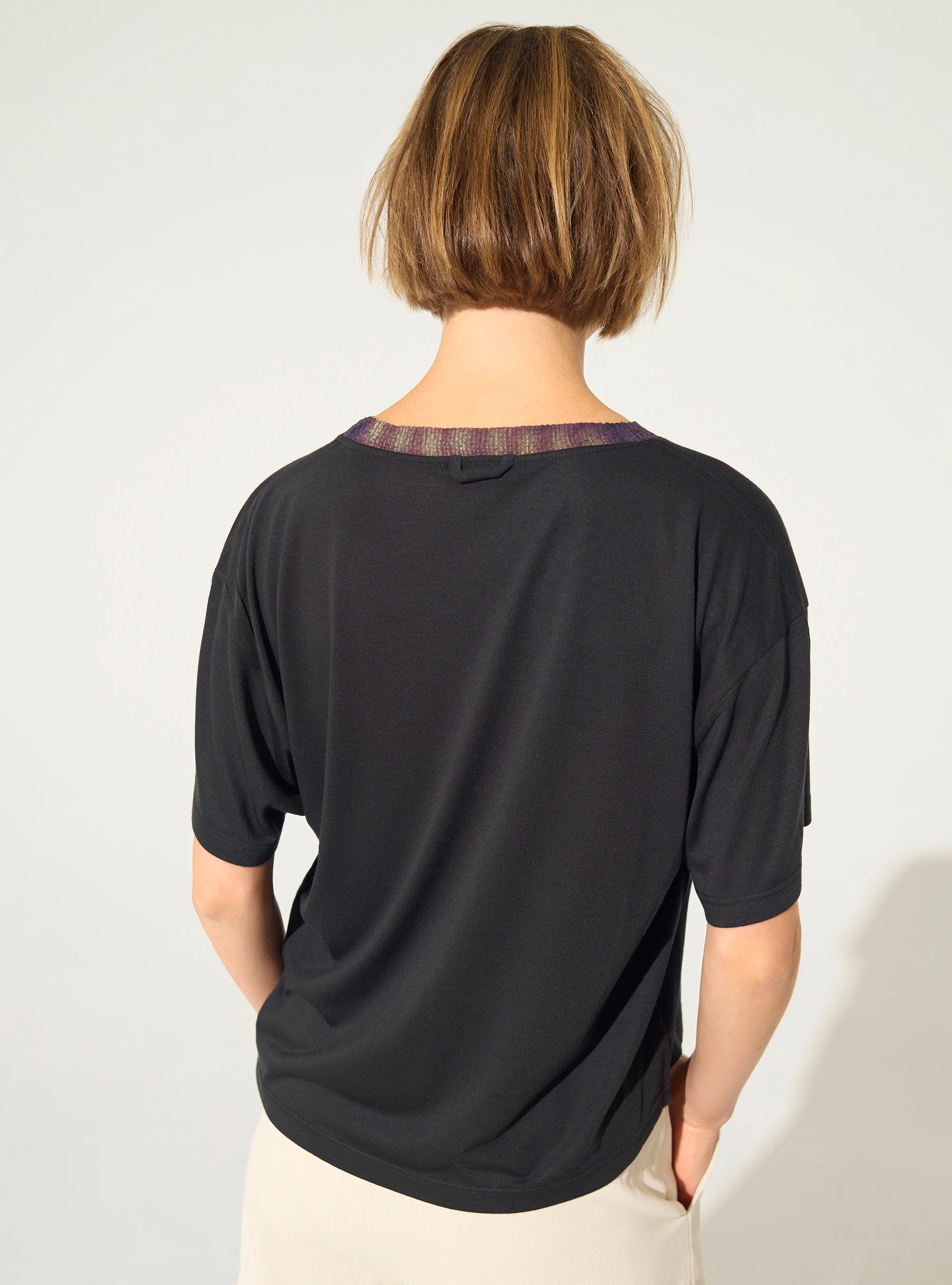 T-Shirt bouillonné et sublimé violet - Image 4